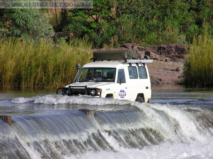 678x501 pixels (239K)